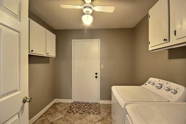 Building Photo - 1074 Tararidge Dr