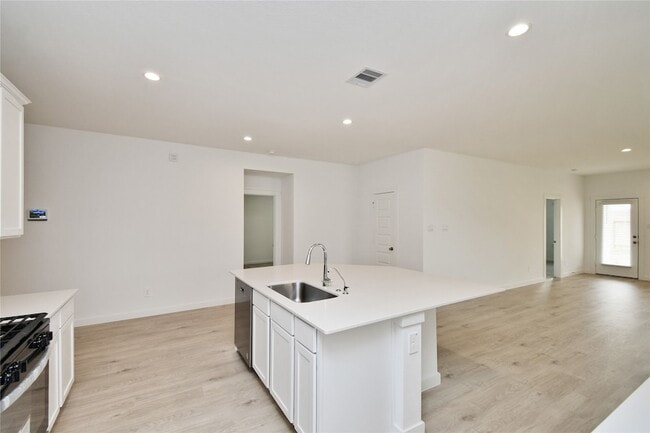 Building Photo - 30330 Reagans Rnch Dr