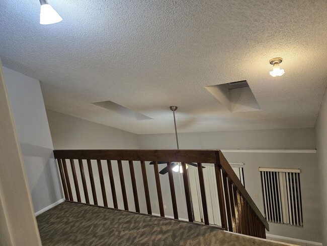 Building Photo - 2 bedroom + loft, 2 bathroom townhome near UCF