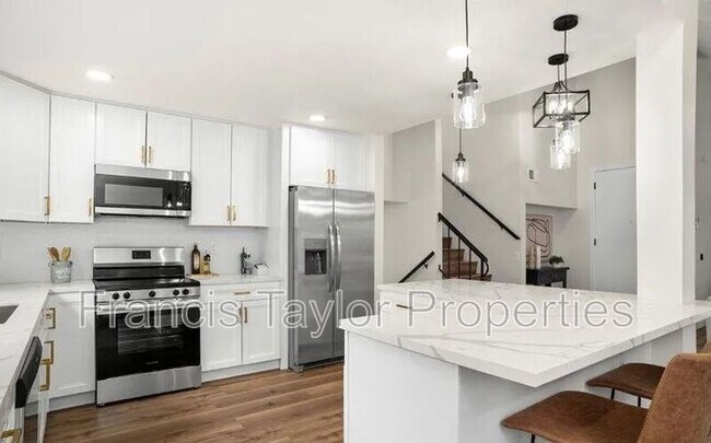 Building Photo - 13837 Paseo Cardiel