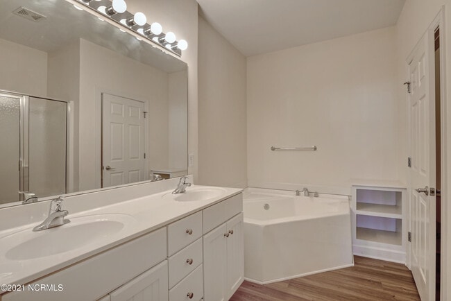 Building Photo - 1302 Suncrest Way