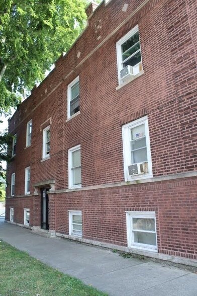 Building Photo - 1623 W 61st St