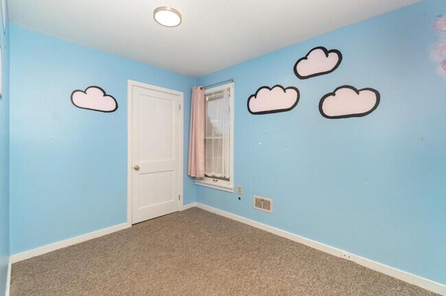 Building Photo - 602 W Louther St