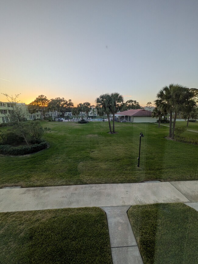 Building Photo - 4710 Bay St NE