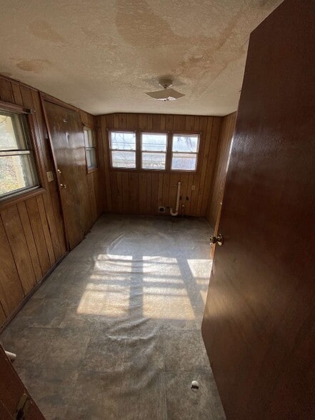 Building Photo - 801 W Oregon Ave