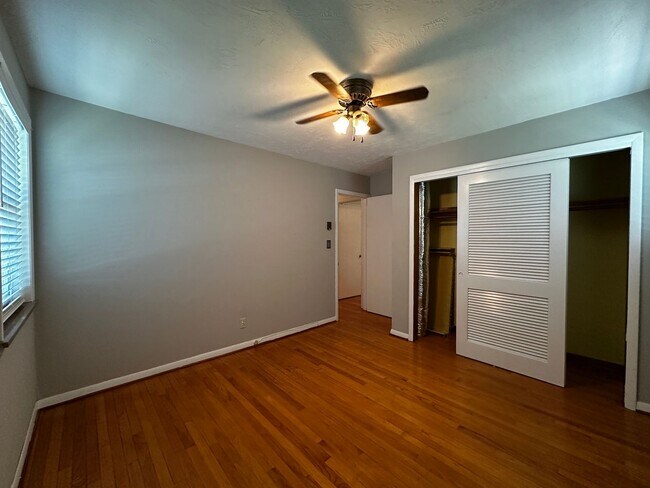 Building Photo - Partially furnished 3 bed/ 1.5 bath - Morristown, TN