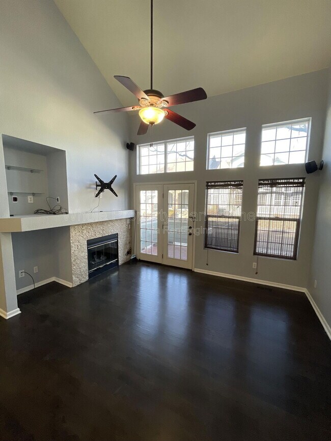 Building Photo - 2737 W Greens Dr