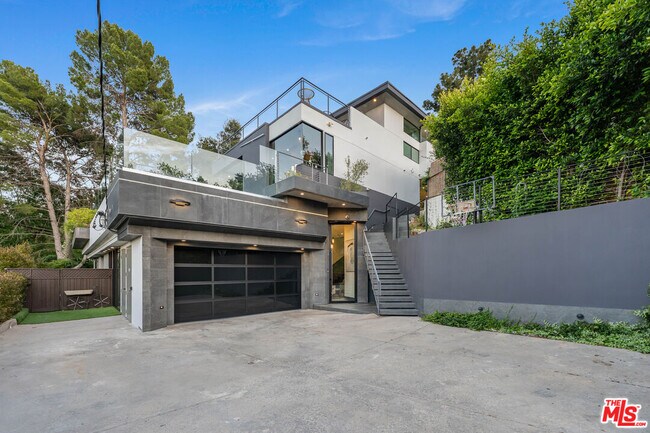 Building Photo - 3712 Broadlawn Dr