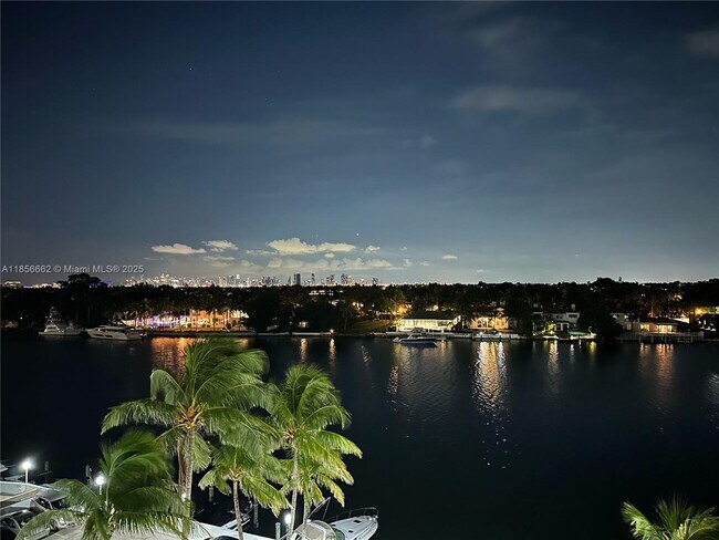 Primary Photo - 5880 Collins Ave