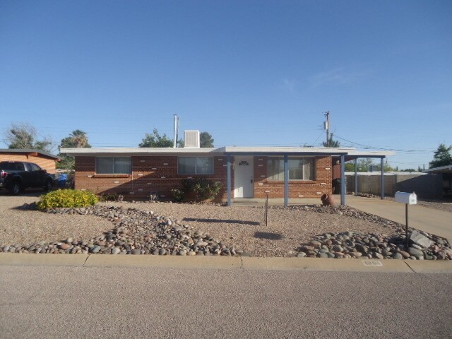 Building Photo - 1301 Cushman Dr