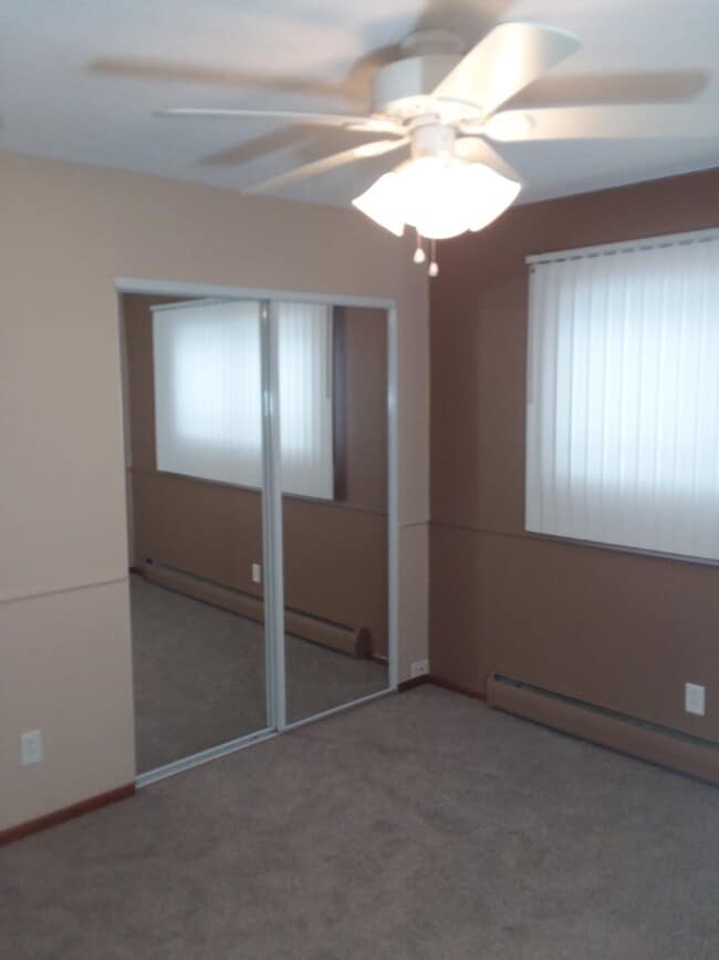 Building Photo - 3246 Douglas Dr N