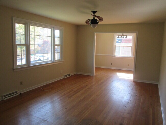 Building Photo - 3914 Longleaf Dr