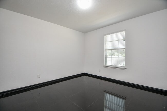 Building Photo - 2015 Treasure Mountain Dr