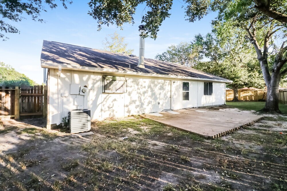 Building Photo - 16751 Dew Drop Ln