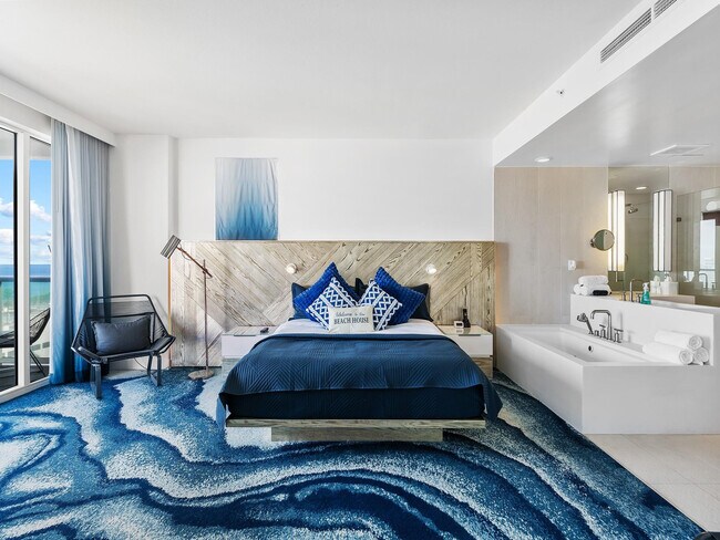 Building Photo - 3101 Bayshore Dr