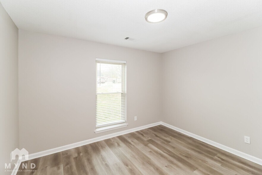 Building Photo - 15 Rolling Oaks Dr