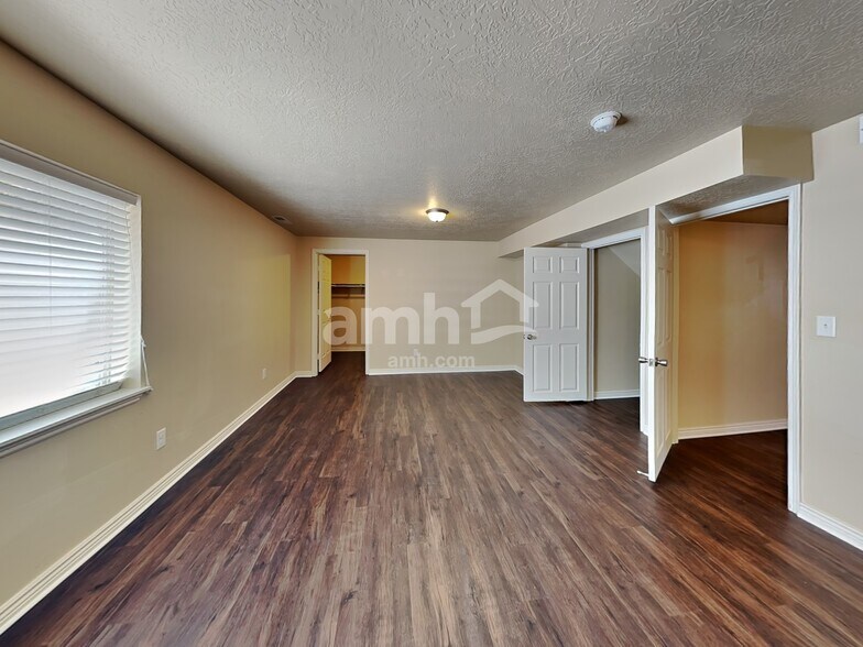 Building Photo - 12563 S Stonebridge Cir