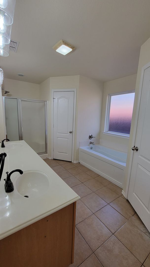 Building Photo - Spacious 4/2/2 - Cooper School District