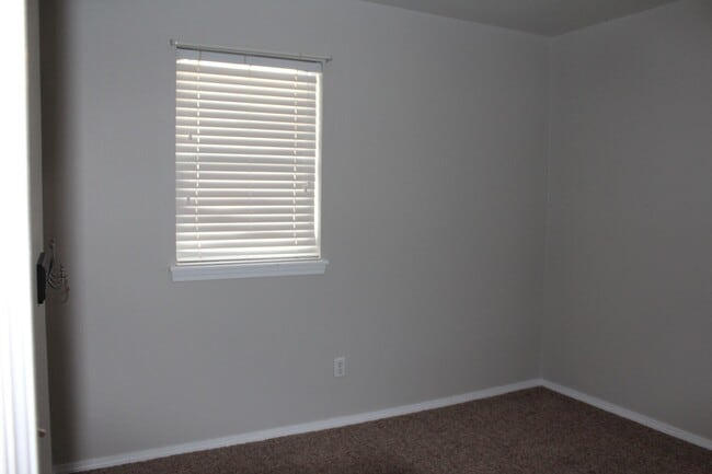 Building Photo - Huge Playroom - Family Room!