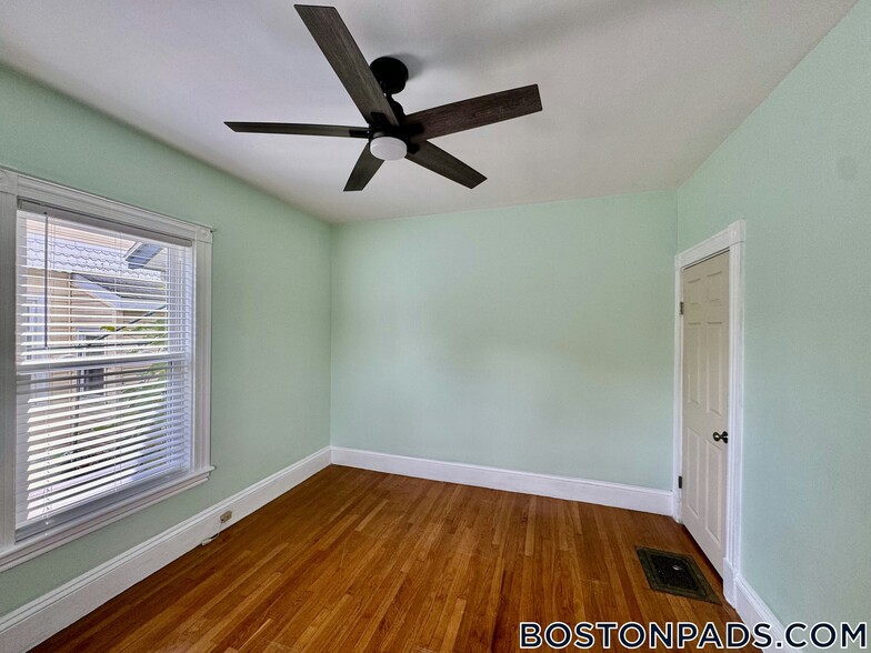 Building Photo - 214 Washington St