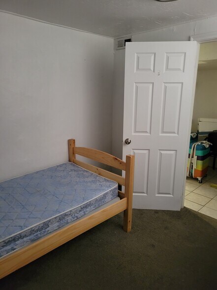 Building Photo - 355 E 500 N