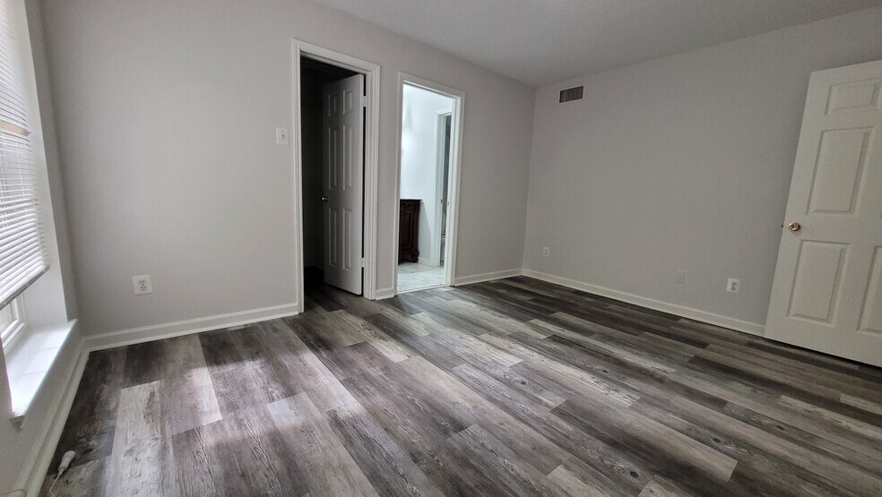 Master Bedroom - 1509 Lincoln Way