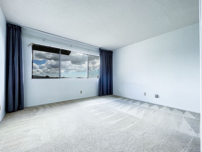 Building Photo - Spacious Wailuna! Centrally Located!