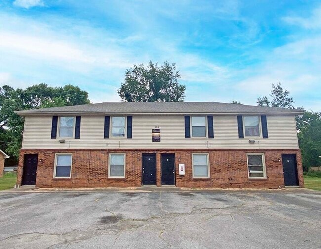 Primary Photo - 809-B Golfview Pl