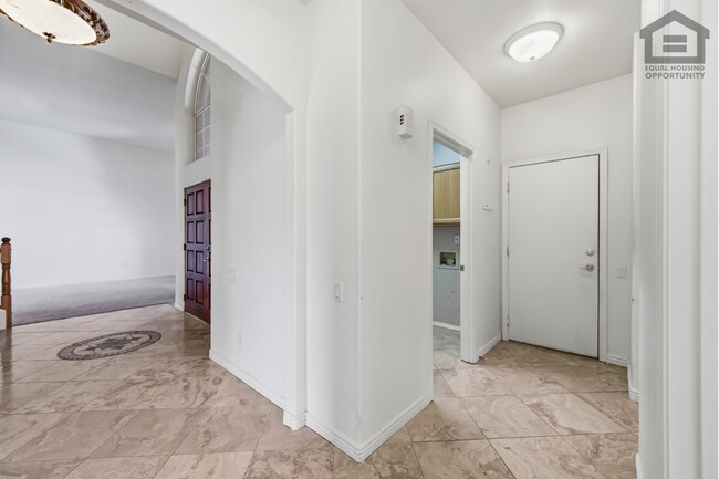 Building Photo - 5Bed/3Bath House at 67th Ave/Deer Valley Rd! Ready for Immediate Move-In! -- GOLF COURSE VIEWS! R...