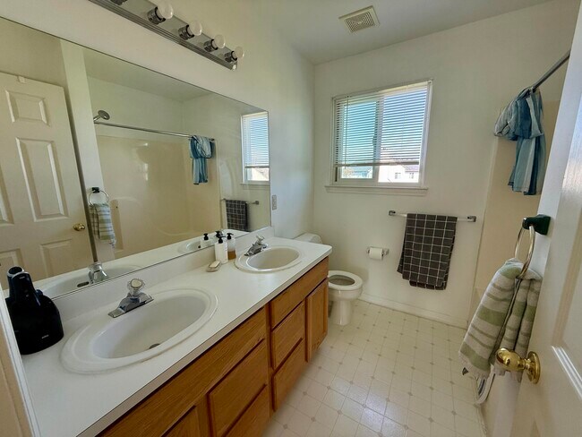 Building Photo - 2777 Mystic Dr