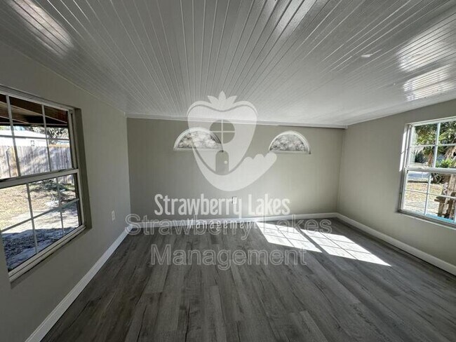 Building Photo - 4210 Leonard St