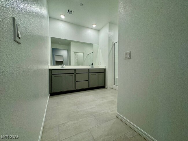 Building Photo - 337 Laurel Peak Dr