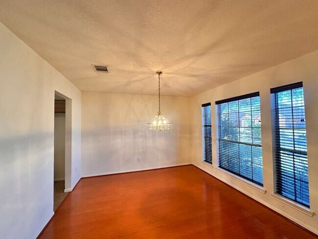 Building Photo - 2203 Nashua Dr