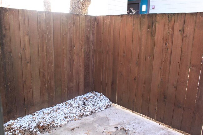 Building Photo - 922 Fannin St