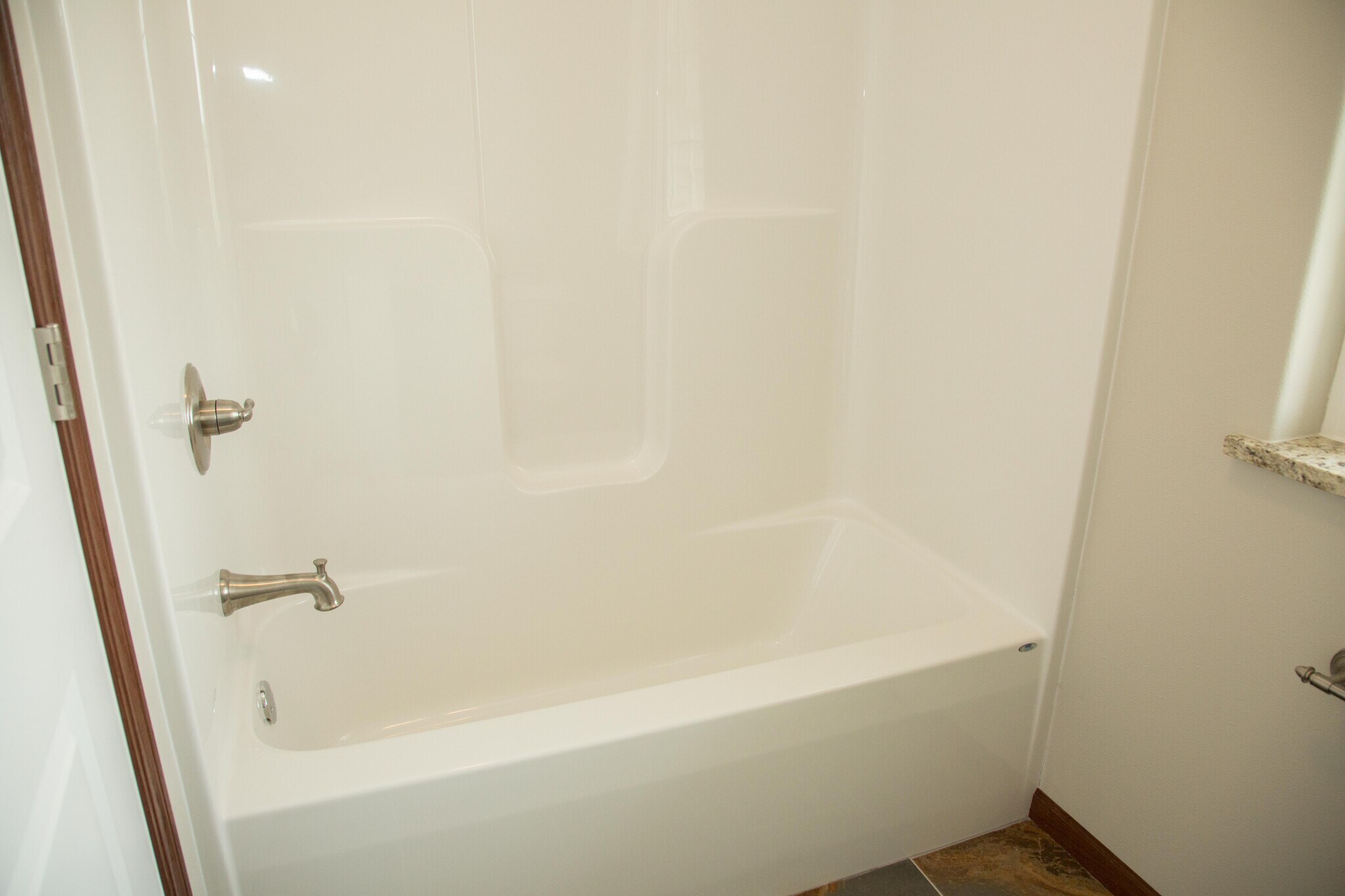 Second full bathroom - 6353 Pawnee Ln