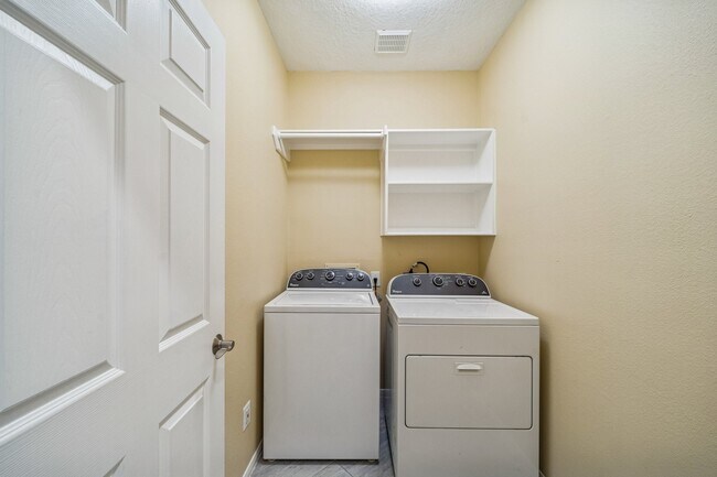 Building Photo - 3710 N Autrey Ct