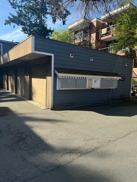 Building Photo - 1411 N 200th St