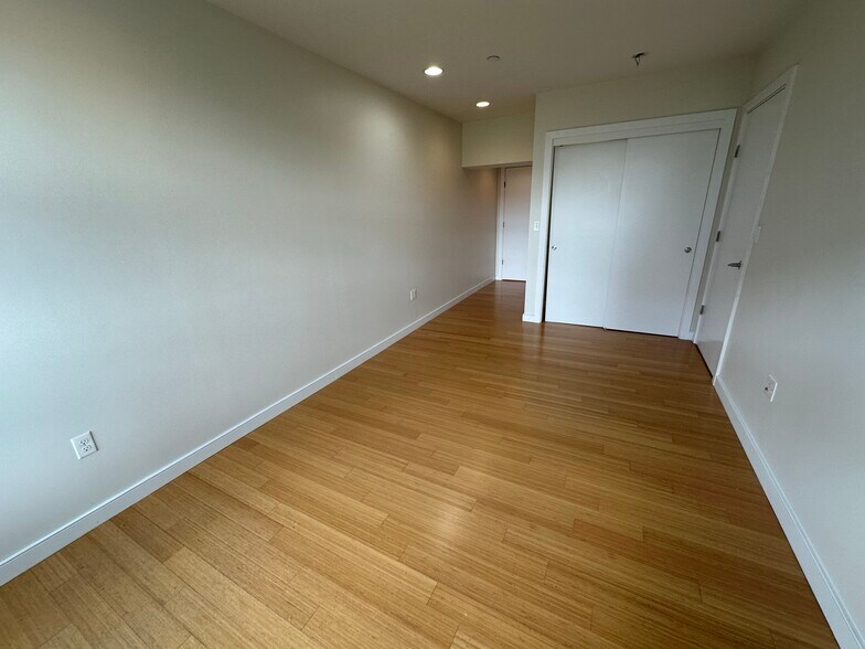 Building Photo - 108 E Brookline St