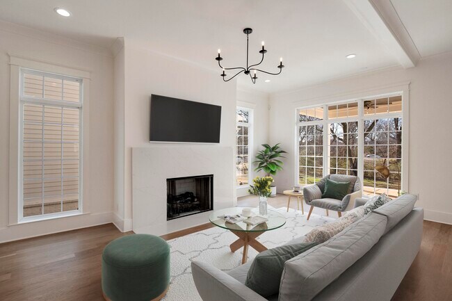 Building Photo - 1117 E Irvin Dr