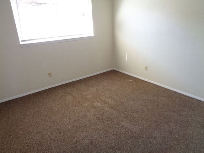 Building Photo - Adorable Single Level Eastside Duplex With...