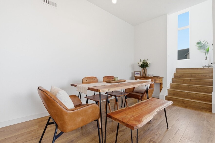Building Photo - 965 E Vly Trl Dr