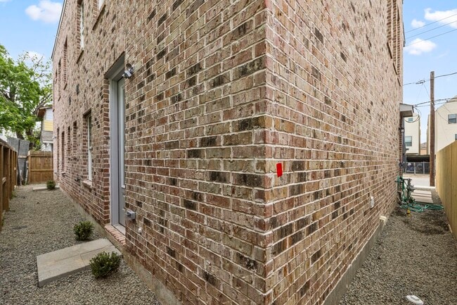 Building Photo - 2310 Detering St