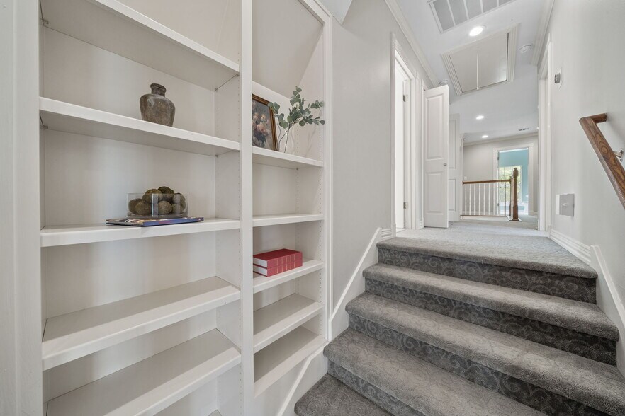 Building Photo - 10809 Range View Dr