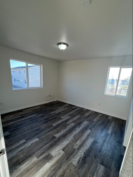 Building Photo - 467 E Laporte Pl