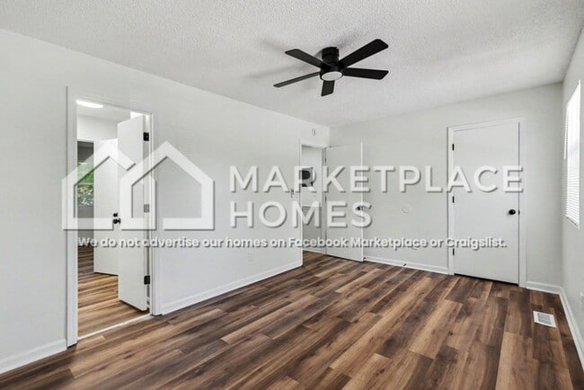 Building Photo - 5128 Lakeview Ct