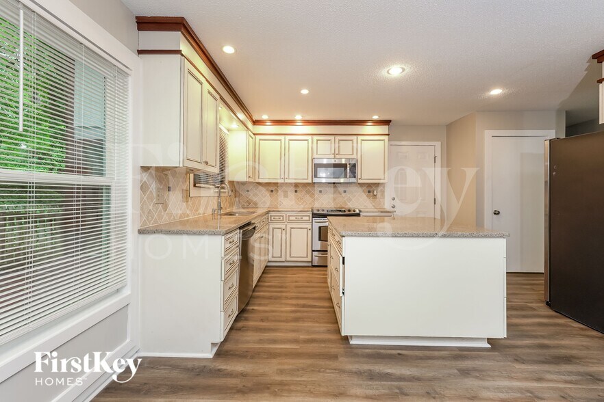 Building Photo - 8832 Belhaven Ct