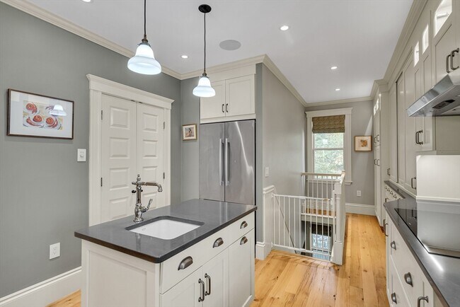 Building Photo - 35 Norris St