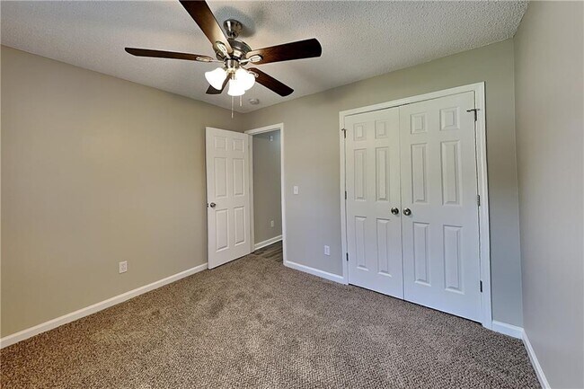 Building Photo - 705 Beranda Cir