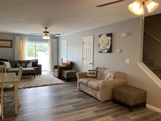 Building Photo - 802 Puzzle Pl