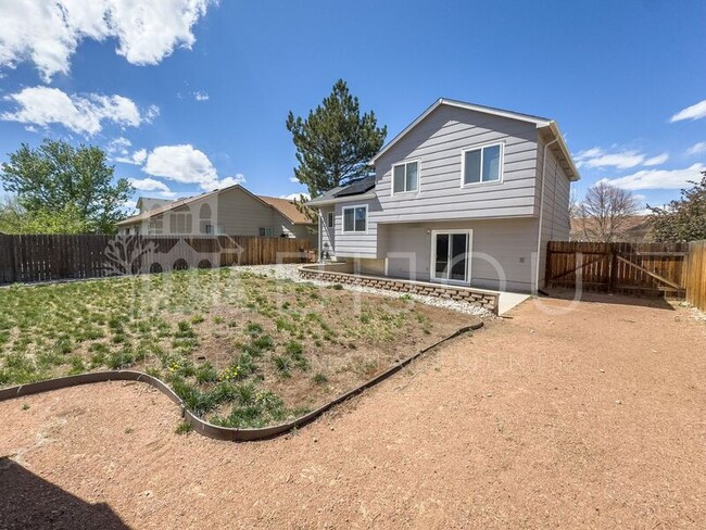 Building Photo - 850 Marshall Dr
